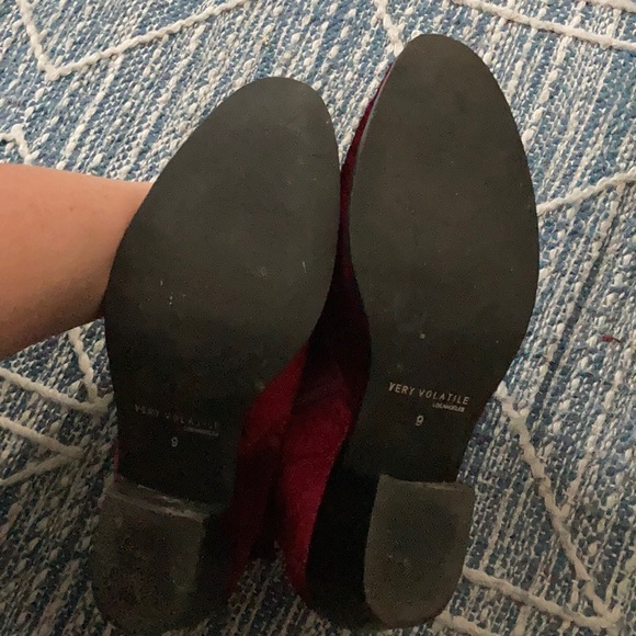 Burgundy Textural Velvet V Top Booties - Picture 9 of 10